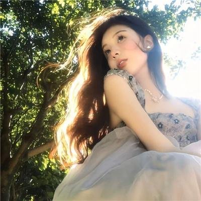 地板下的小矮人